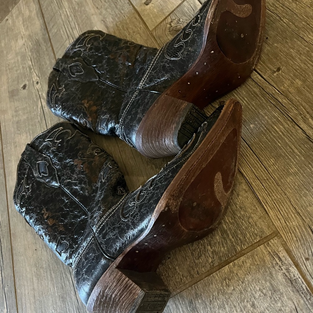 Corral boots